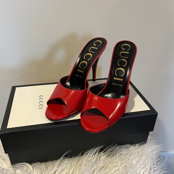 Gucci Patent Scarlet Open Toe Mules in red - Picture 1 of 2